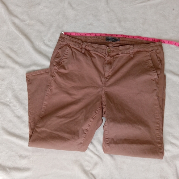 Torrid Feel The Fit Tan Khaki Cropped Ankle Pants size 18 - Picture 8 of 11